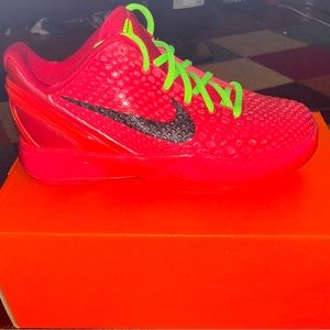 ZOOM 6 KOBE PROTRO ‘REVERSE GRINCH’ 5Y